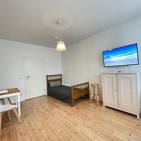 Ferienwohnung Im Stadtzentrum Von Bernau - Schoene Ferienwohnung Mit 1 1/2 Zimmern, Bad, Spuelmaschine, Waschmaschine, Komplette Kueche, Wlan Bernau bei Berlin Kültér fotó