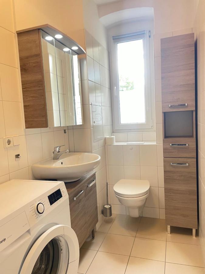 Ferienwohnung Im Stadtzentrum Von Bernau - Schoene Ferienwohnung Mit 1 1/2 Zimmern, Bad, Spuelmaschine, Waschmaschine, Komplette Kueche, Wlan Bernau bei Berlin Kültér fotó